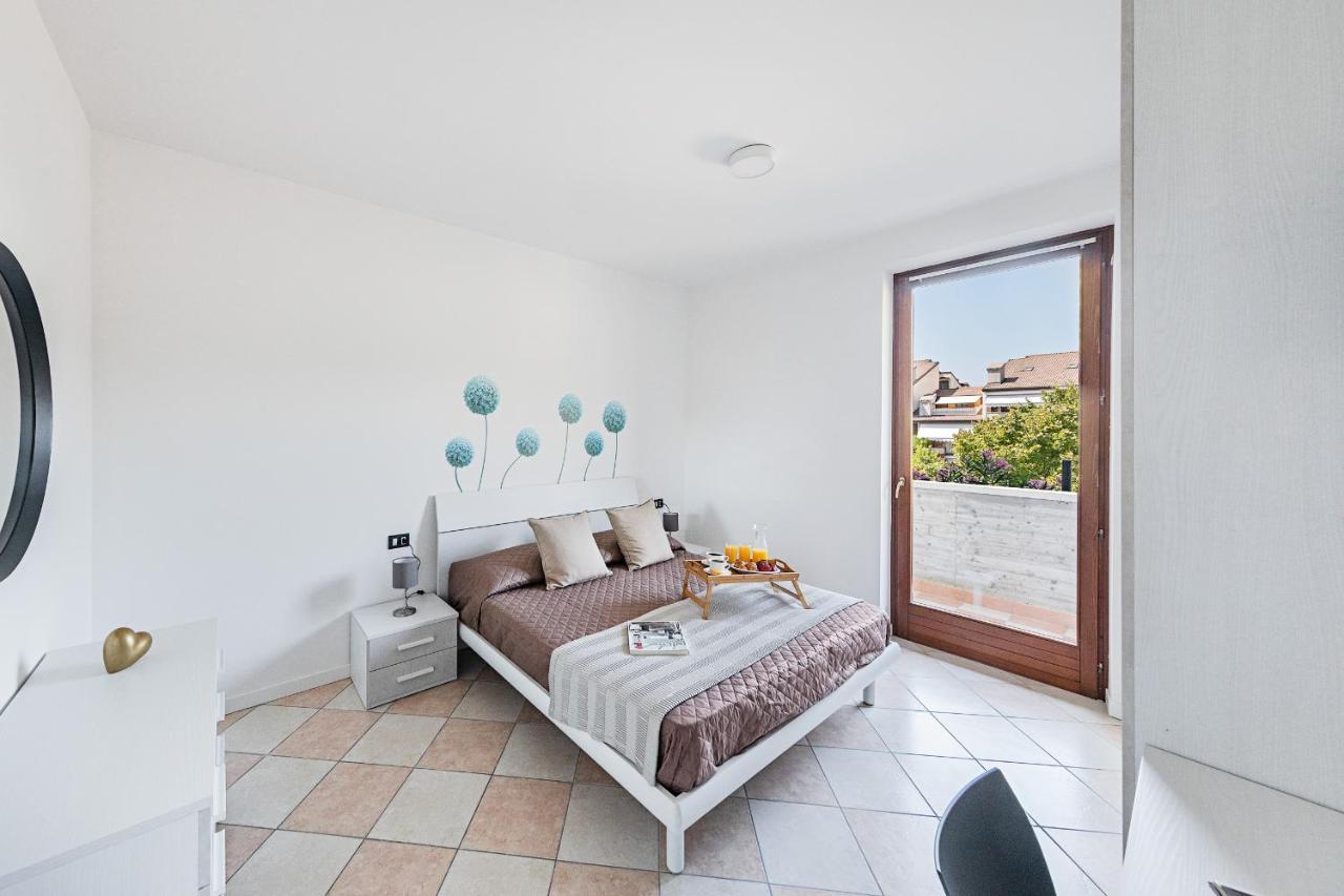 I Ciliegi 1-09 Con Piscina By Wonderful Italy Appartement Desenzano del Garda Buitenkant foto
