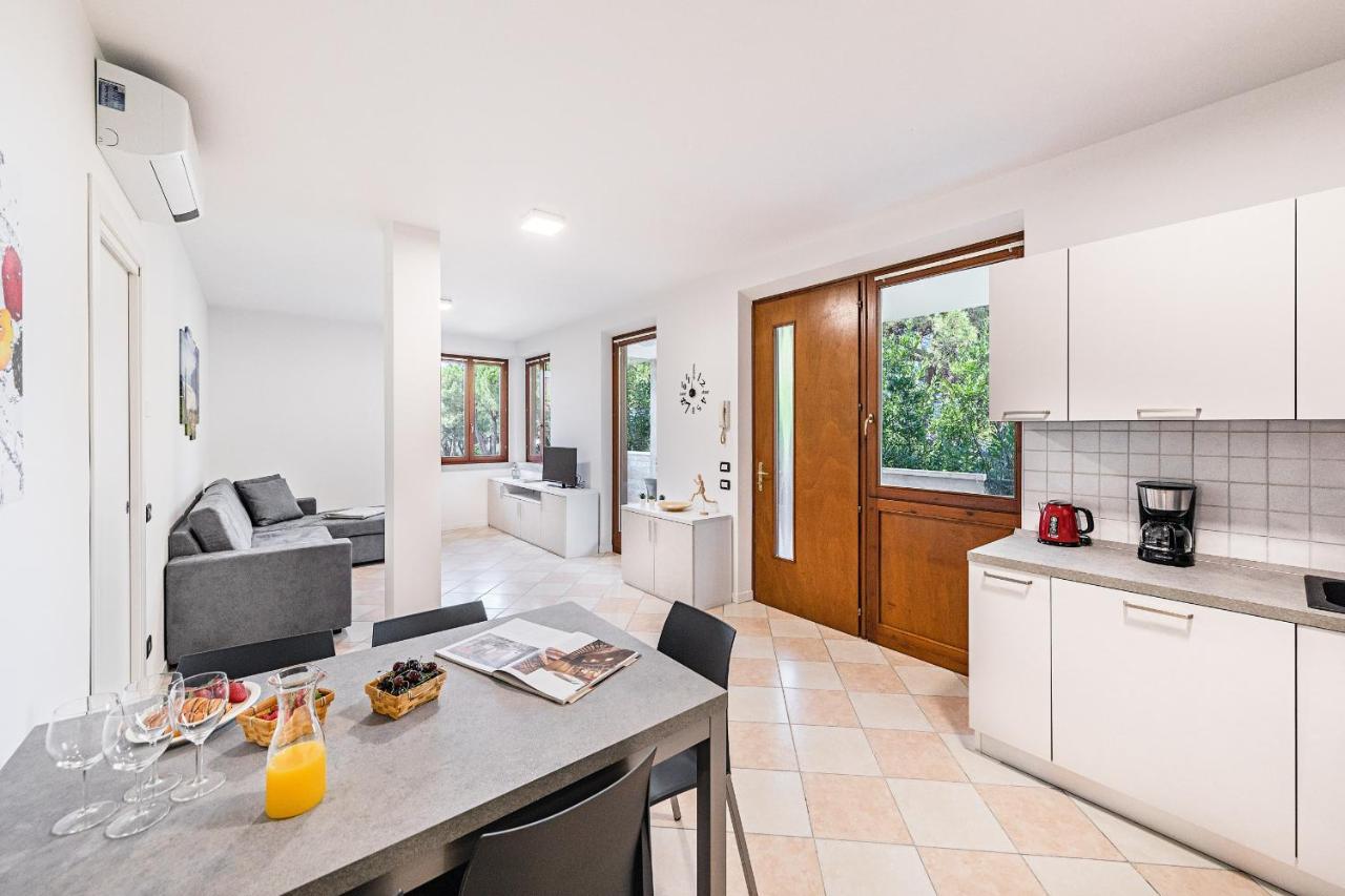 I Ciliegi 1-09 Con Piscina By Wonderful Italy Appartement Desenzano del Garda Buitenkant foto