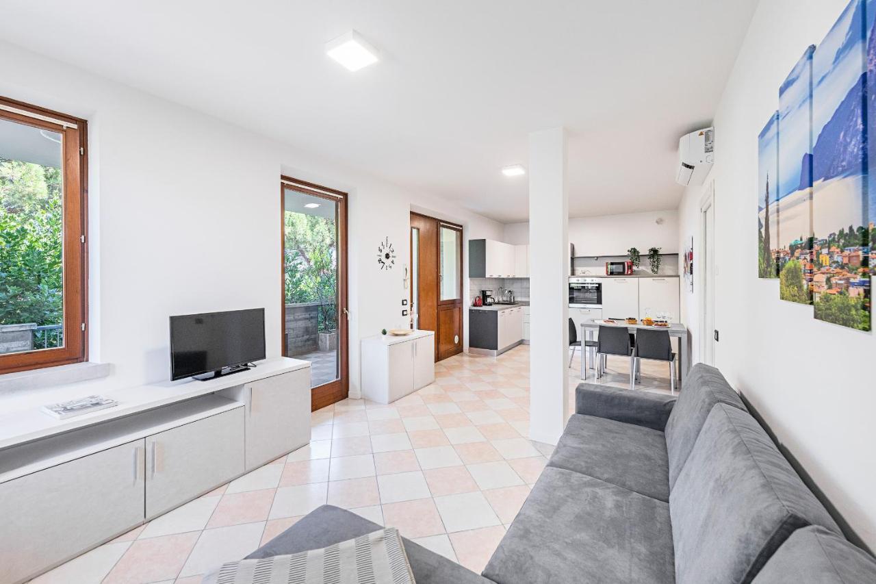 I Ciliegi 1-09 Con Piscina By Wonderful Italy Appartement Desenzano del Garda Buitenkant foto